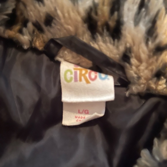 Girls black Vest jacket with faux fur colkar - Picture 5 of 5